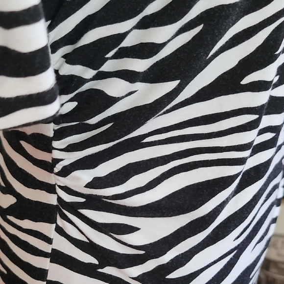 White House Black Market Black and White Zebra print Ruched Blouse - Picture 7 of 9